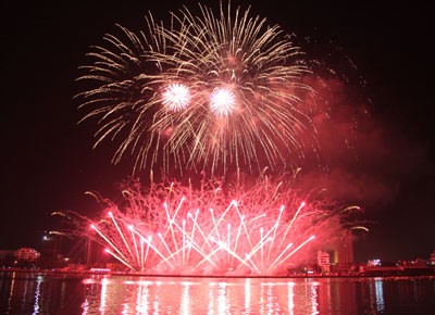 Da Nang International Fireworks Competition 2012 kicks off - ảnh 1